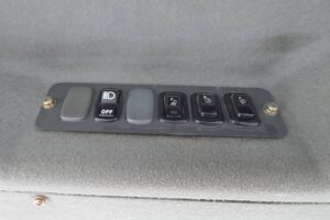 サムネイル: 平成16年　クボタ　R420D　0.4立米　チェーン付・全塗装済！