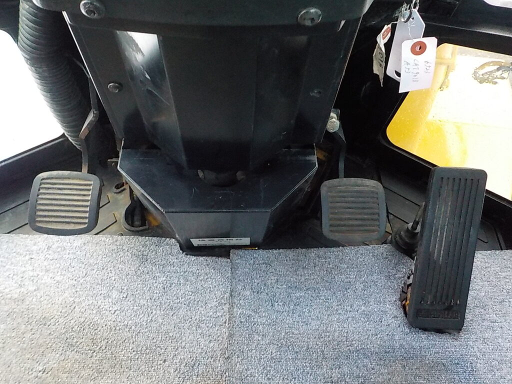 平成17年　CAT　ホイールローダー　901B　★0.4立米★バケット幅157㎝★使用時間約1970HR★