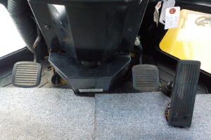 サムネイル: 平成17年　CAT　ホイールローダー　901B　★0.4立米★バケット幅157㎝★使用時間約1970HR★