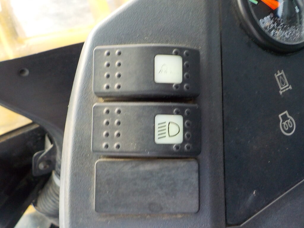 平成17年　CAT　ホイールローダー　901B　★0.4立米★バケット幅157㎝★使用時間約1970HR★