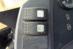 サムネイル: 平成17年　CAT　ホイールローダー　901B　★0.4立米★バケット幅157㎝★使用時間約1970HR★