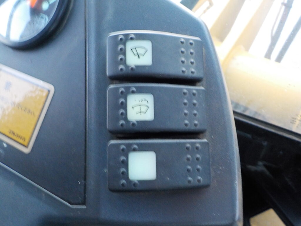 平成17年　CAT　ホイールローダー　901B　★0.4立米★バケット幅157㎝★使用時間約1970HR★