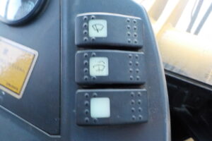 サムネイル: 平成17年　CAT　ホイールローダー　901B　★0.4立米★バケット幅157㎝★使用時間約1970HR★