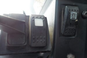 サムネイル: 平成17年　CAT　ホイールローダー　901B　★0.4立米★バケット幅157㎝★使用時間約1970HR★