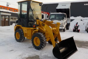 サムネイル: 平成17年　CAT　ホイールローダー　901B　★0.4立米★バケット幅157㎝★使用時間約1970HR★