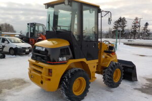 サムネイル: 平成17年　CAT　ホイールローダー　901B　★0.4立米★バケット幅157㎝★使用時間約1970HR★