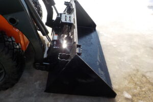 サムネイル: トヨタ　ジョブサン　5SDKL6　★スキッドステアローダー★0.28立米★バケット幅153㎝★使用時間約580HR★