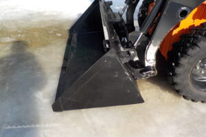 サムネイル: トヨタ　ジョブサン　5SDKL6　★スキッドステアローダー★0.28立米★バケット幅153㎝★使用時間約580HR★