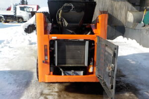 サムネイル: トヨタ　ジョブサン　5SDKL6　★スキッドステアローダー★0.28立米★バケット幅153㎝★使用時間約580HR★