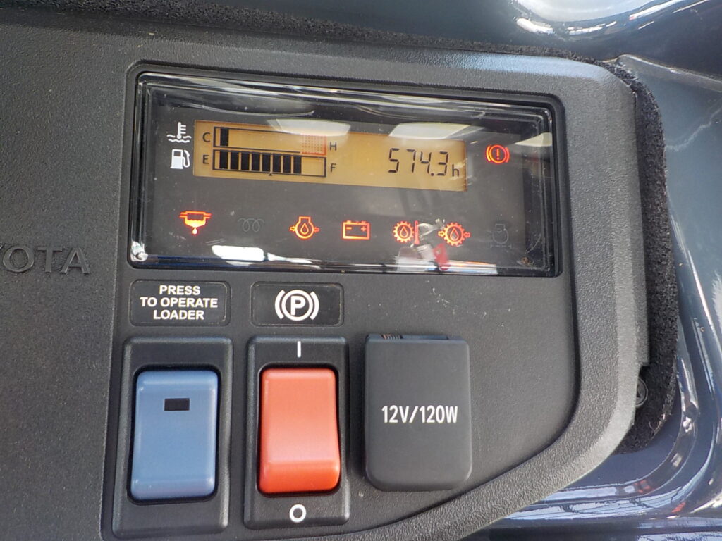 トヨタ　ジョブサン　5SDKL6　★スキッドステアローダー★0.28立米★バケット幅153㎝★使用時間約580HR★