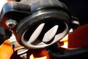 サムネイル: トヨタ　ジョブサン　5SDKL6　★スキッドステアローダー★0.28立米★バケット幅153㎝★使用時間約580HR★