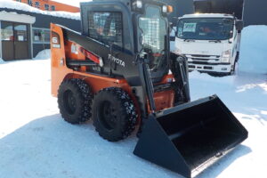 サムネイル: トヨタ　ジョブサン　5SDKL6　★スキッドステアローダー★0.28立米★バケット幅153㎝★使用時間約580HR★