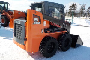 サムネイル: トヨタ　ジョブサン　5SDKL6　★スキッドステアローダー★0.28立米★バケット幅153㎝★使用時間約580HR★