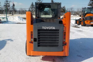 サムネイル: トヨタ　ジョブサン　5SDKL6　★スキッドステアローダー★0.28立米★バケット幅153㎝★使用時間約580HR★