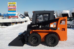 サムネイル: トヨタ　ジョブサン　5SDKL6　★スキッドステアローダー★0.28立米★バケット幅153㎝★使用時間約580HR★