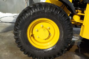 サムネイル: 平成29年　CAT　ホイールローダー　901C2　★0.4立米★バケット幅168㎝★タイヤチェーン2本★使用時間1300HR★