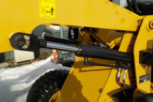 サムネイル: 平成29年　CAT　ホイールローダー　901C2　★0.4立米★バケット幅168㎝★タイヤチェーン2本★使用時間1300HR★