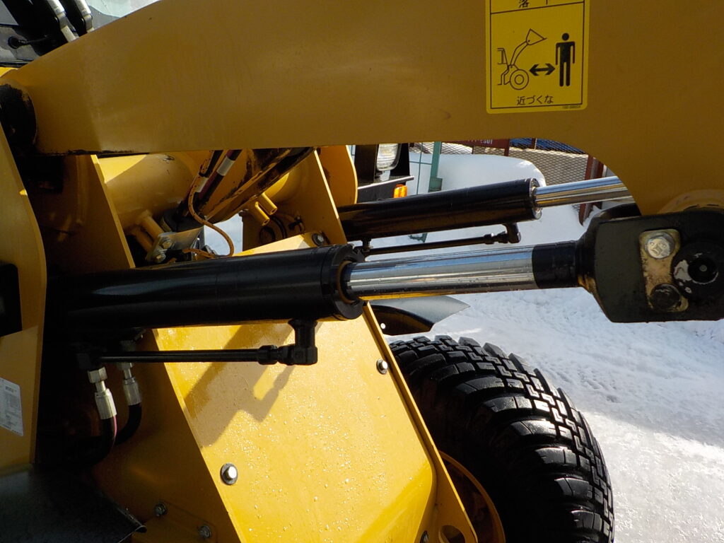 平成29年　CAT　ホイールローダー　901C2　★0.4立米★バケット幅168㎝★タイヤチェーン2本★使用時間1300HR★