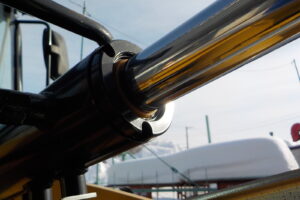 サムネイル: 平成29年　CAT　ホイールローダー　901C2　★0.4立米★バケット幅168㎝★タイヤチェーン2本★使用時間1300HR★