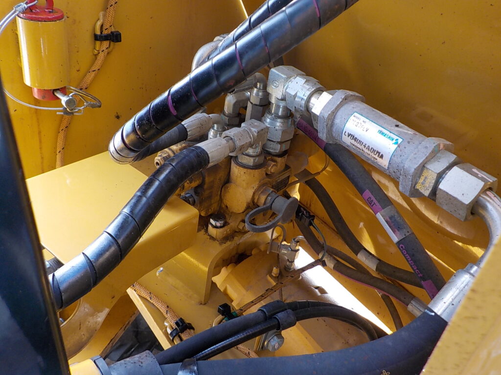 平成29年　CAT　ホイールローダー　901C2　★0.4立米★バケット幅168㎝★タイヤチェーン2本★使用時間1300HR★