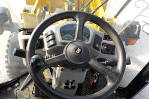 サムネイル: 平成29年　CAT　ホイールローダー　901C2　★0.4立米★バケット幅168㎝★タイヤチェーン2本★使用時間1300HR★