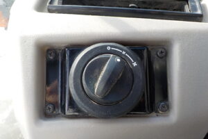 サムネイル: 平成29年　CAT　ホイールローダー　901C2　★0.4立米★バケット幅168㎝★タイヤチェーン2本★使用時間1300HR★