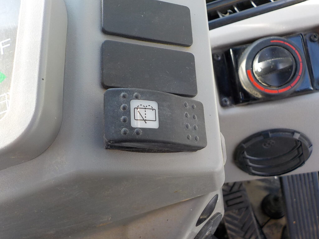 平成29年　CAT　ホイールローダー　901C2　★0.4立米★バケット幅168㎝★タイヤチェーン2本★使用時間1300HR★