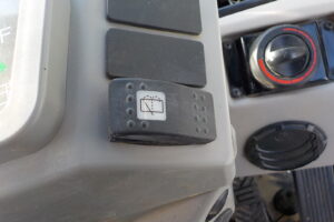 サムネイル: 平成29年　CAT　ホイールローダー　901C2　★0.4立米★バケット幅168㎝★タイヤチェーン2本★使用時間1300HR★