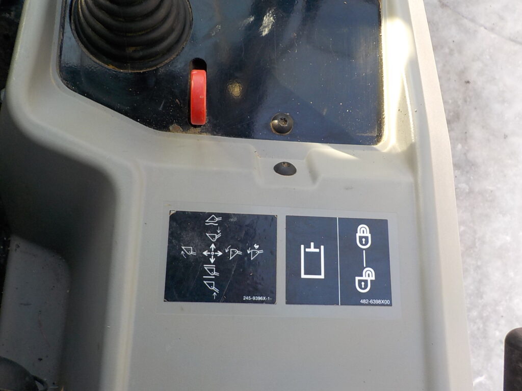 平成29年　CAT　ホイールローダー　901C2　★0.4立米★バケット幅168㎝★タイヤチェーン2本★使用時間1300HR★