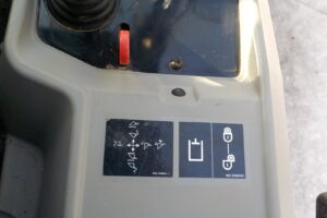 サムネイル: 平成29年　CAT　ホイールローダー　901C2　★0.4立米★バケット幅168㎝★タイヤチェーン2本★使用時間1300HR★