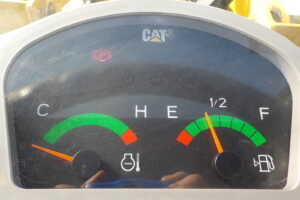 サムネイル: 平成29年　CAT　ホイールローダー　901C2　★0.4立米★バケット幅168㎝★タイヤチェーン2本★使用時間1300HR★