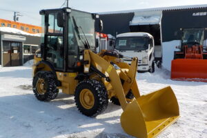 サムネイル: 平成29年　CAT　ホイールローダー　901C2　★0.4立米★バケット幅168㎝★タイヤチェーン2本★使用時間1300HR★