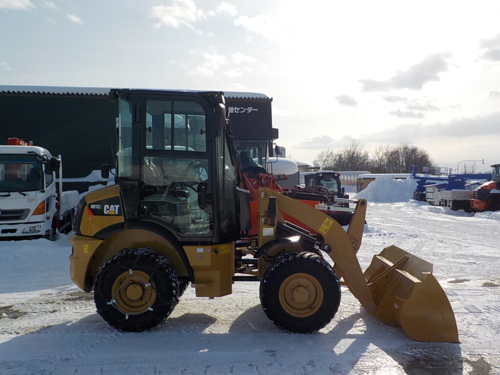 平成29年　CAT　ホイールローダー　901C2　★0.4立米★バケット幅168㎝★タイヤチェーン2本★使用時間1300HR★
