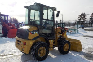 サムネイル: 平成29年　CAT　ホイールローダー　901C2　★0.4立米★バケット幅168㎝★タイヤチェーン2本★使用時間1300HR★