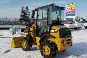 サムネイル: 平成29年　CAT　ホイールローダー　901C2　★0.4立米★バケット幅168㎝★タイヤチェーン2本★使用時間1300HR★