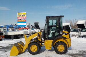 サムネイル: 平成29年　CAT　ホイールローダー　901C2　★0.4立米★バケット幅168㎝★タイヤチェーン2本★使用時間1300HR★