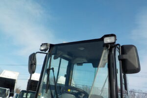 サムネイル: 平成29年　CAT　ホイールローダー　901C2　★0.4立米★バケット幅168㎝★タイヤチェーン2本★使用時間1300HR★