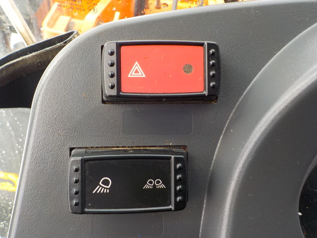 平成30年　日立　ホイールローダー　ZW80-5B　★スノウプラウ★ノーマルバケット★ワンタッチ式★車検令和9年11月★