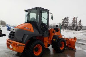 サムネイル: 平成30年　日立　ホイールローダー　ZW80-5B　★スノウプラウ★ノーマルバケット★ワンタッチ式★車検令和9年11月★