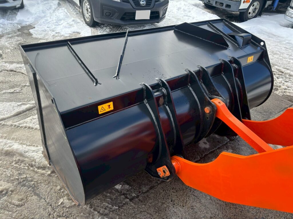 平成28年　日立　ZW80-5B　スノースパイクタイヤ装着車・ダブルヒーター仕様　０．９立米　★使用時間2090時間★