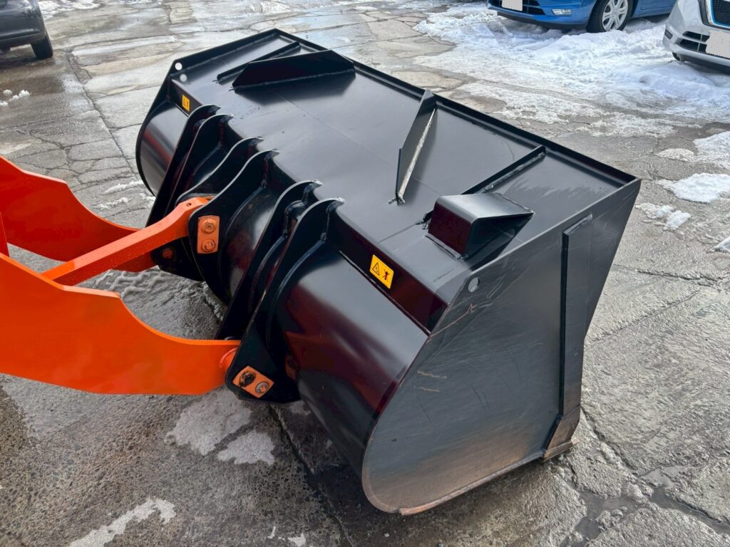 平成28年　日立　ZW80-5B　スノースパイクタイヤ装着車・ダブルヒーター仕様　０．９立米　★使用時間2090時間★