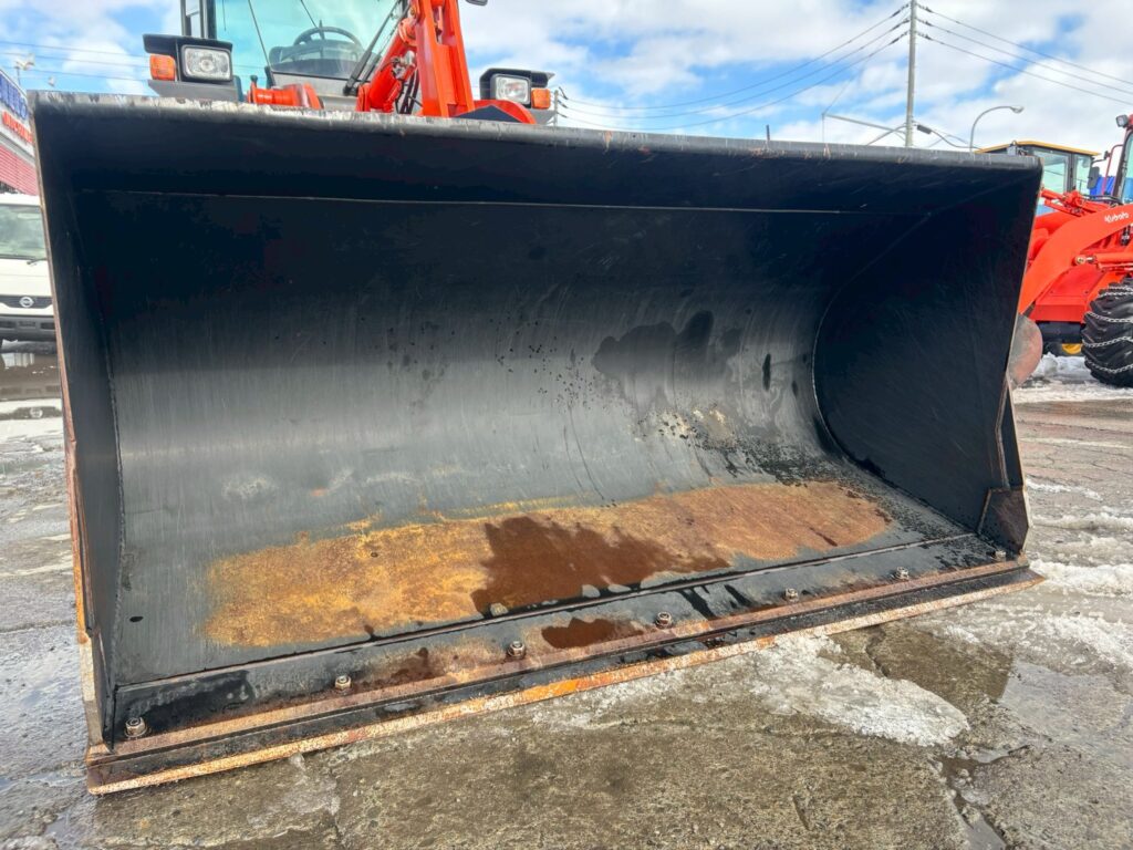 平成28年　日立　ZW80-5B　スノースパイクタイヤ装着車・ダブルヒーター仕様　０．９立米　★使用時間2090時間★