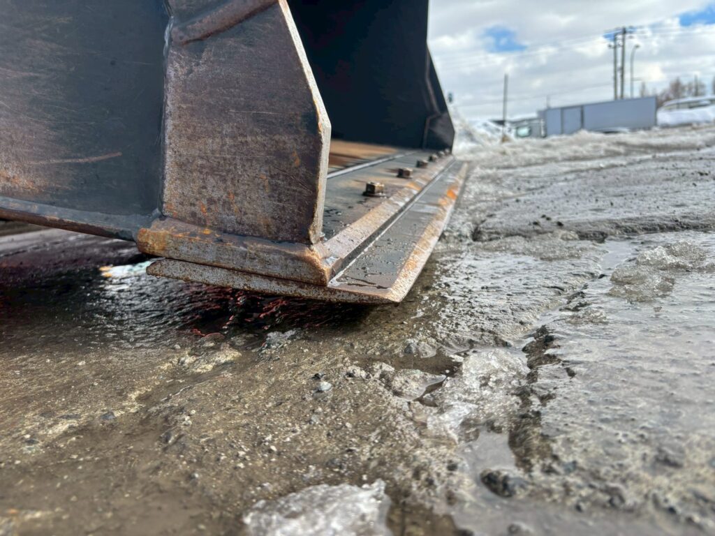 平成28年　日立　ZW80-5B　スノースパイクタイヤ装着車・ダブルヒーター仕様　０．９立米　★使用時間2090時間★