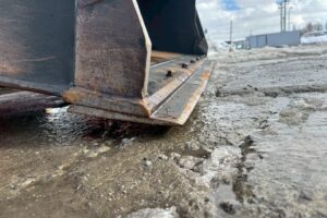 サムネイル: 平成28年　日立　ZW80-5B　スノースパイクタイヤ装着車・ダブルヒーター仕様　０．９立米　★使用時間2090時間★