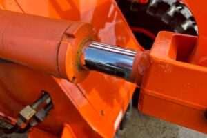 サムネイル: 平成28年　日立　ZW80-5B　スノースパイクタイヤ装着車・ダブルヒーター仕様　０．９立米　★使用時間2090時間★