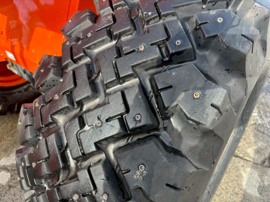 平成28年　日立　ZW80-5B　スノースパイクタイヤ装着車・ダブルヒーター仕様　０．９立米　★使用時間2090時間★