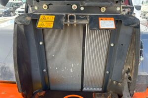 サムネイル: 平成28年　日立　ZW80-5B　スノースパイクタイヤ装着車・ダブルヒーター仕様　０．９立米　★使用時間2090時間★