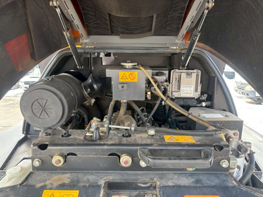 平成28年　日立　ZW80-5B　スノースパイクタイヤ装着車・ダブルヒーター仕様　０．９立米　★使用時間2090時間★