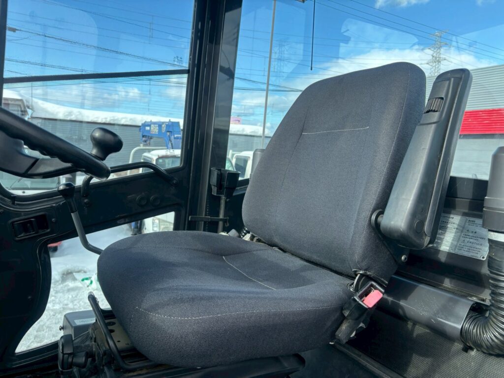 平成28年　日立　ZW80-5B　スノースパイクタイヤ装着車・ダブルヒーター仕様　０．９立米　★使用時間2090時間★