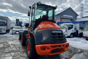 サムネイル: 平成28年　日立　ZW80-5B　スノースパイクタイヤ装着車・ダブルヒーター仕様　０．９立米　★使用時間2090時間★